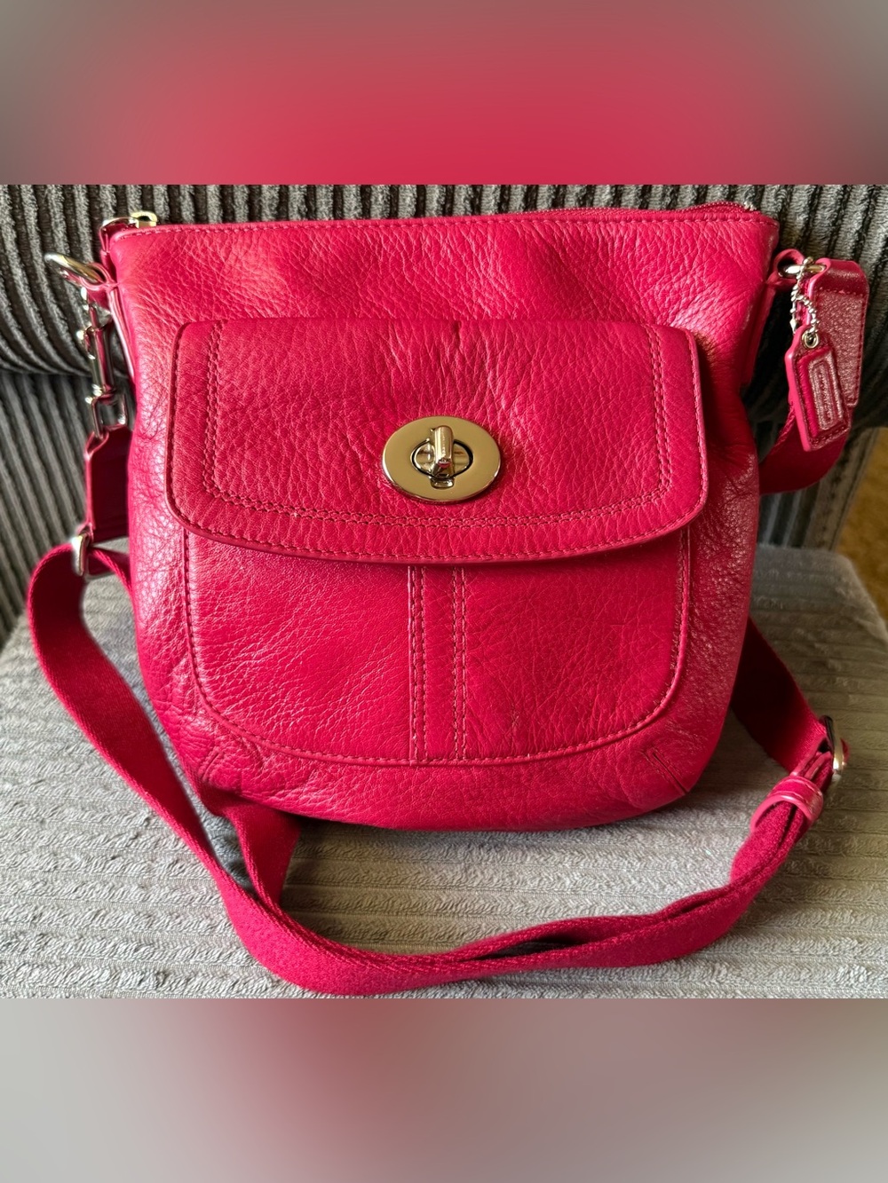 Coach Hamilton Swingpack Red Pebbled Leather Crossbody Bag Purse Turn Lock